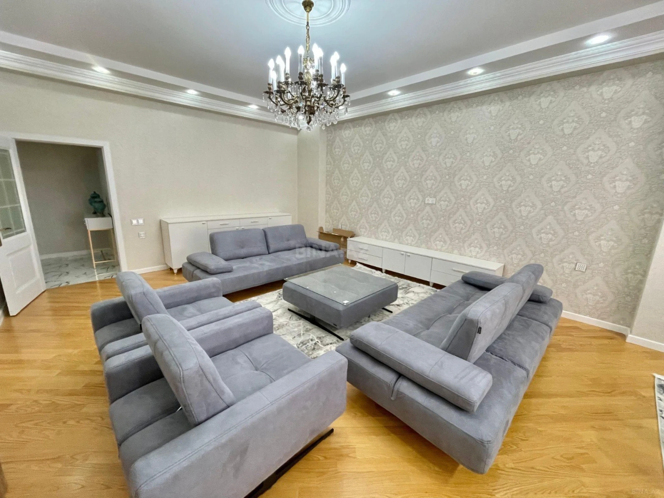 Satılır 3 otaqlı mənzil 160 m²