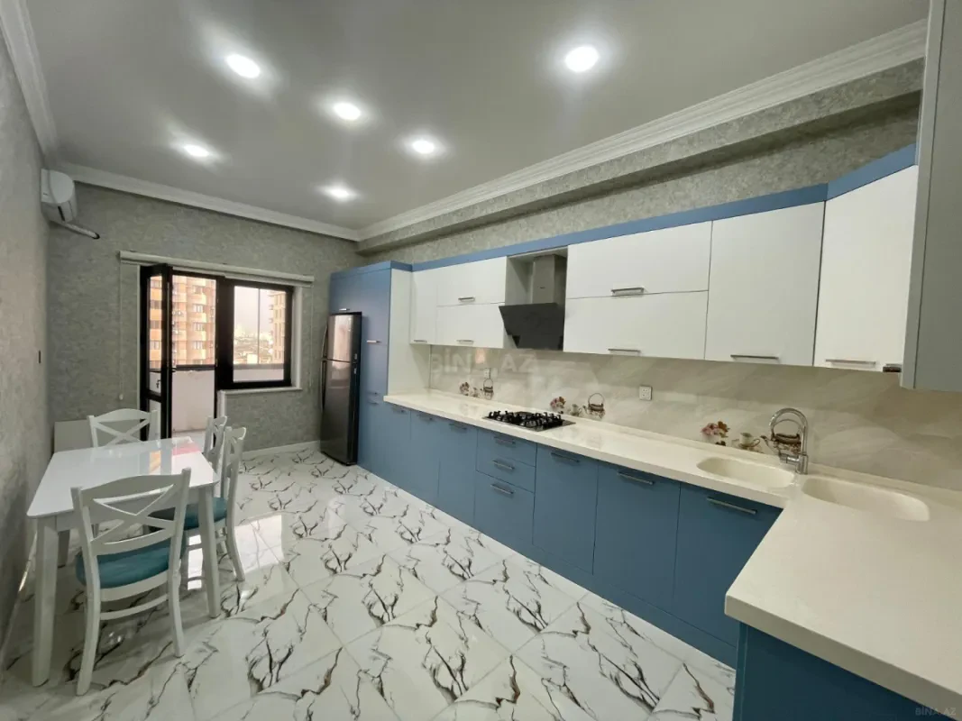 Satılır 3 otaqlı mənzil 160 m²