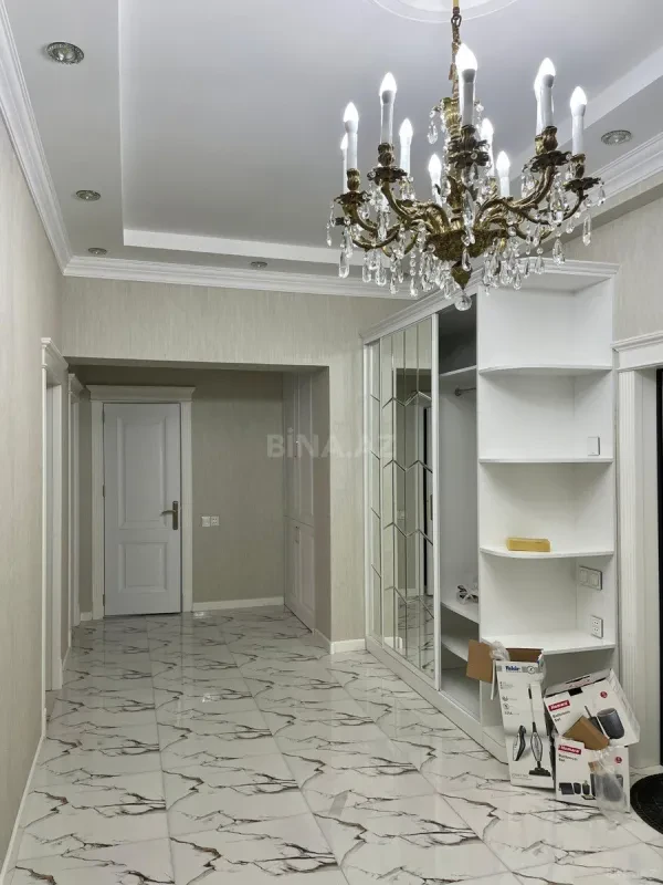 Satılır 3 otaqlı mənzil 160 m²