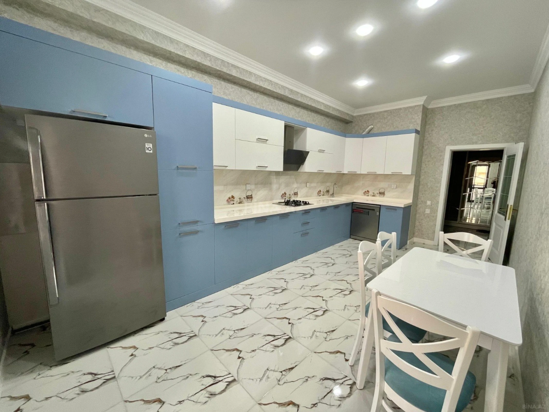 Satılır 3 otaqlı mənzil 160 m²