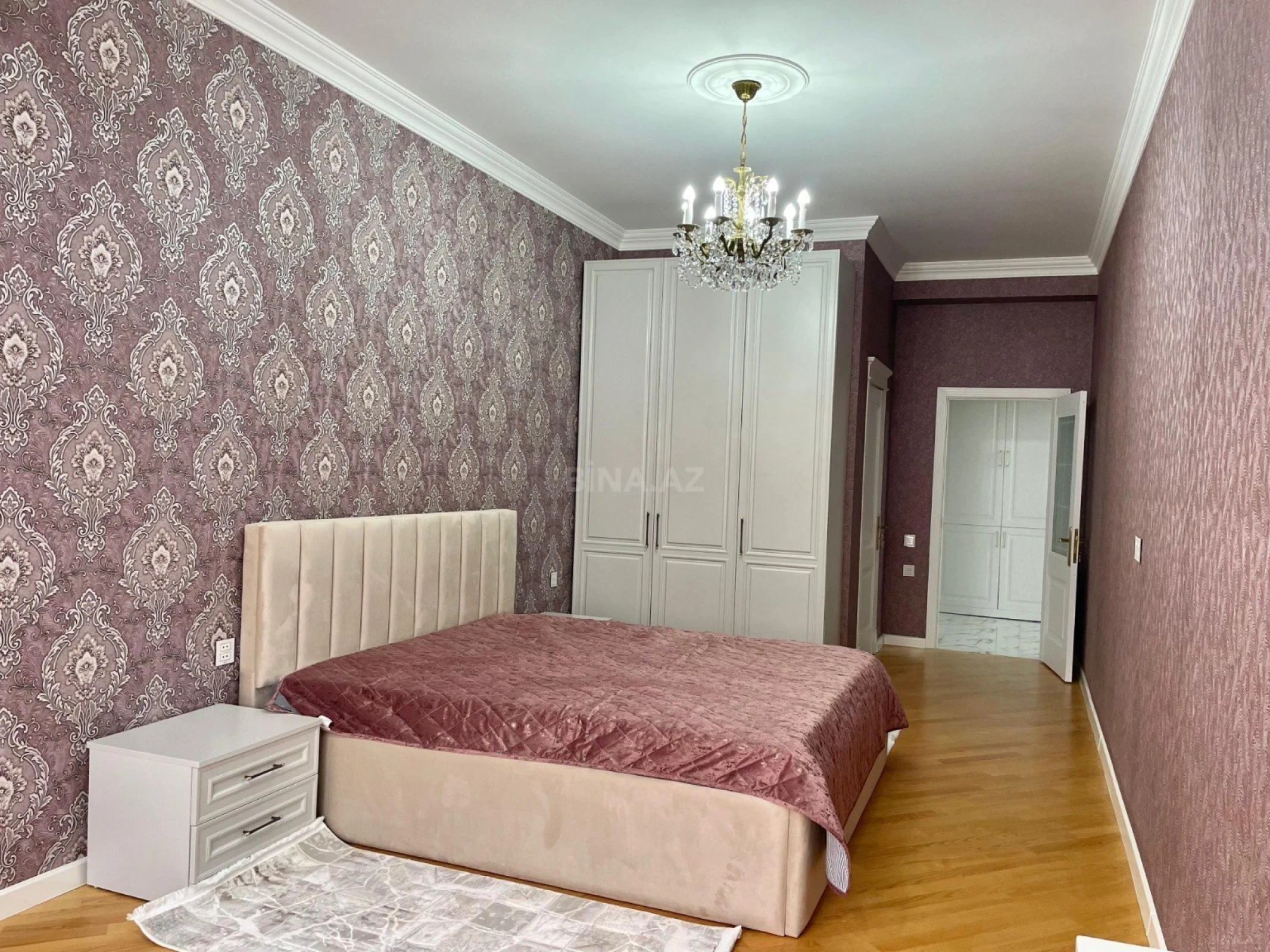 Satılır 3 otaqlı mənzil 160 m²
