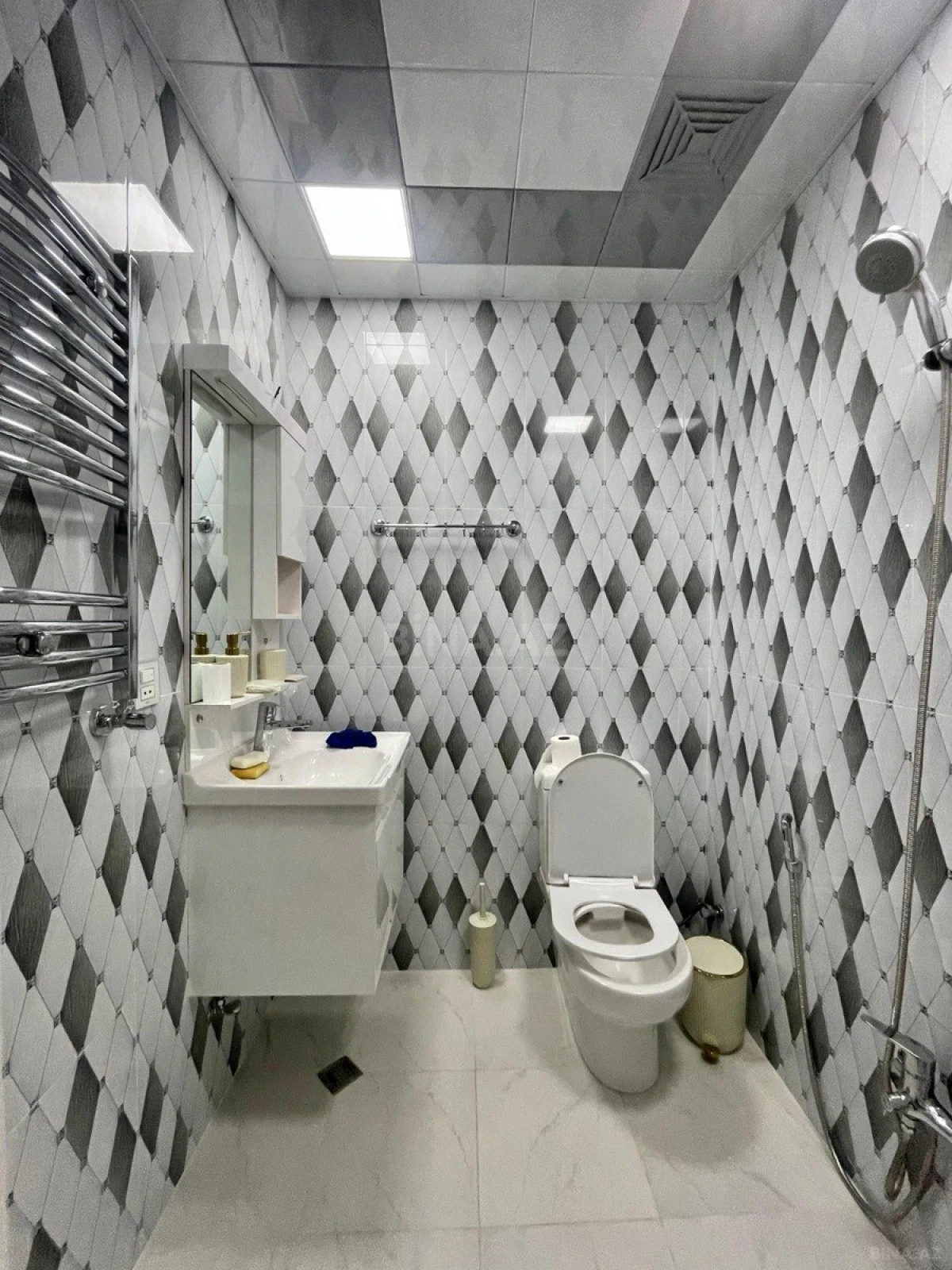 Satılır 3 otaqlı mənzil 160 m²