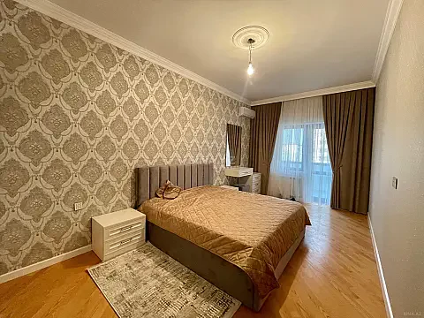 Satılır 3 otaqlı mənzil 160 m²