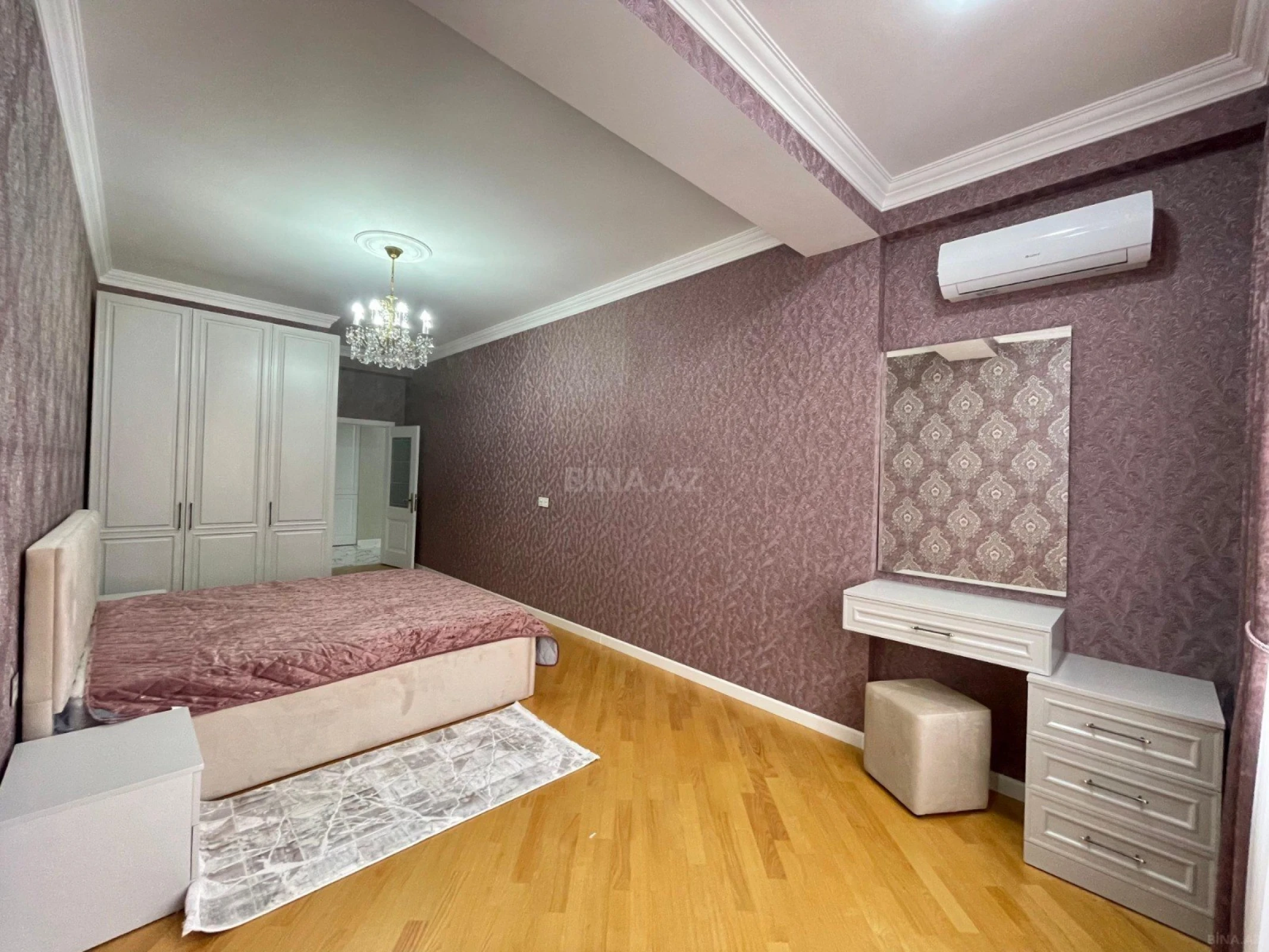 Satılır 3 otaqlı mənzil 160 m²