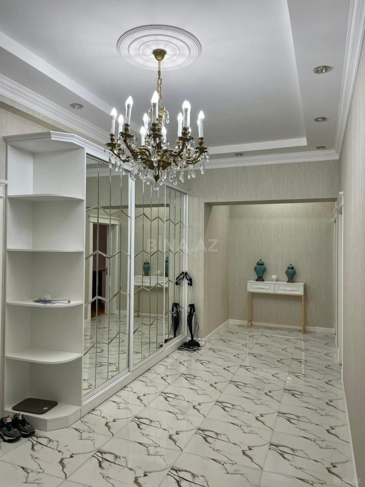 Satılır 3 otaqlı mənzil 160 m²