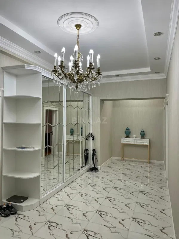 Satılır 3 otaqlı mənzil 160 m²