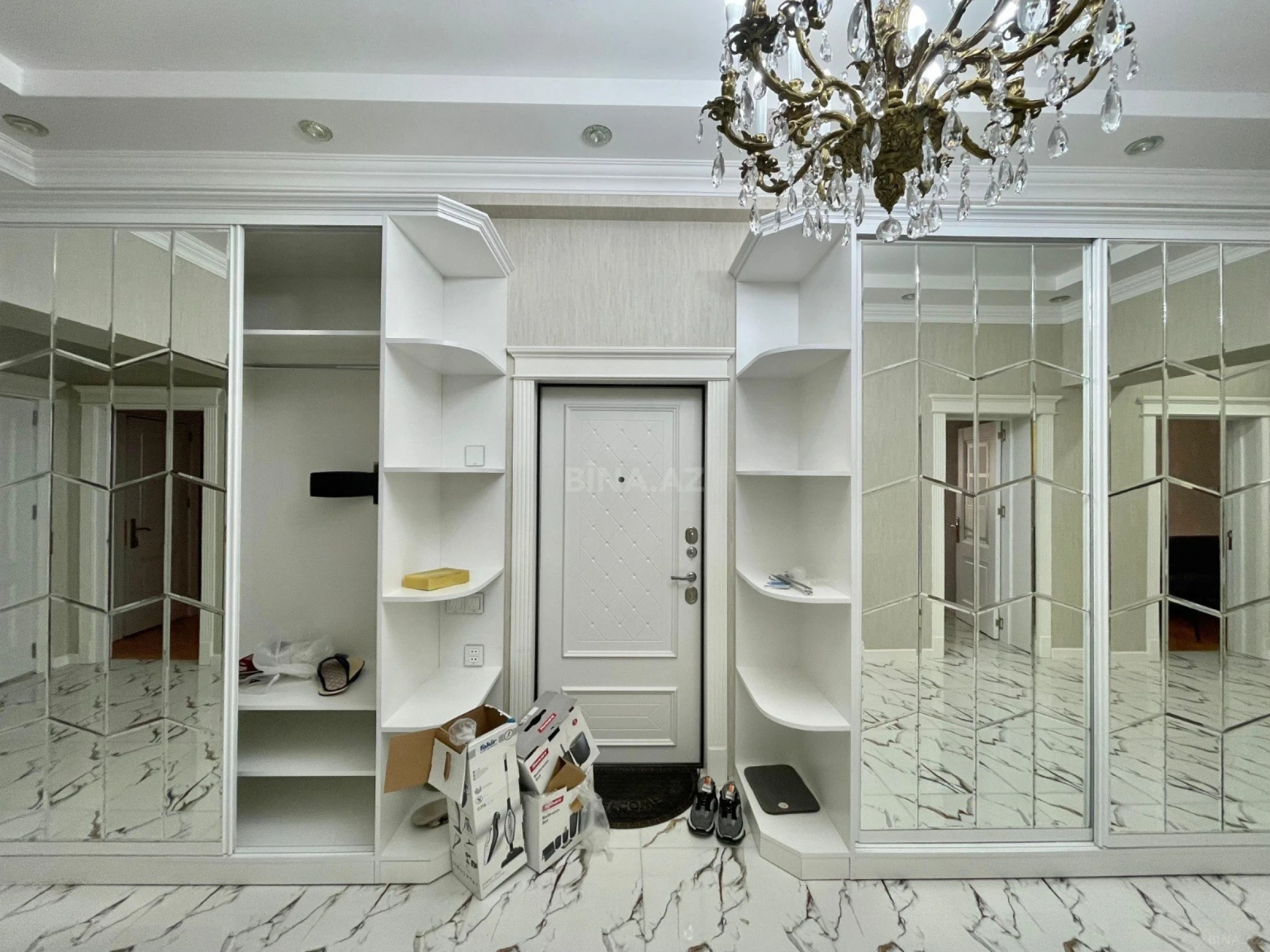 Satılır 3 otaqlı mənzil 160 m²