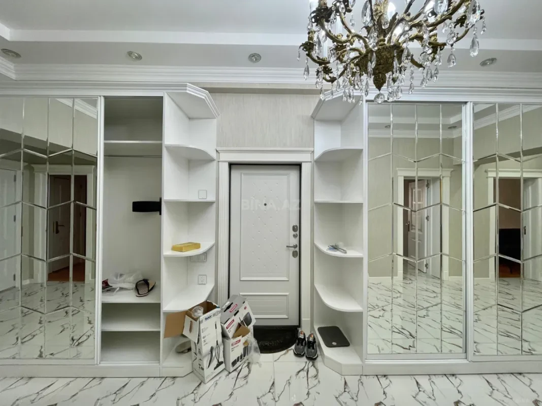 Satılır 3 otaqlı mənzil 160 m²