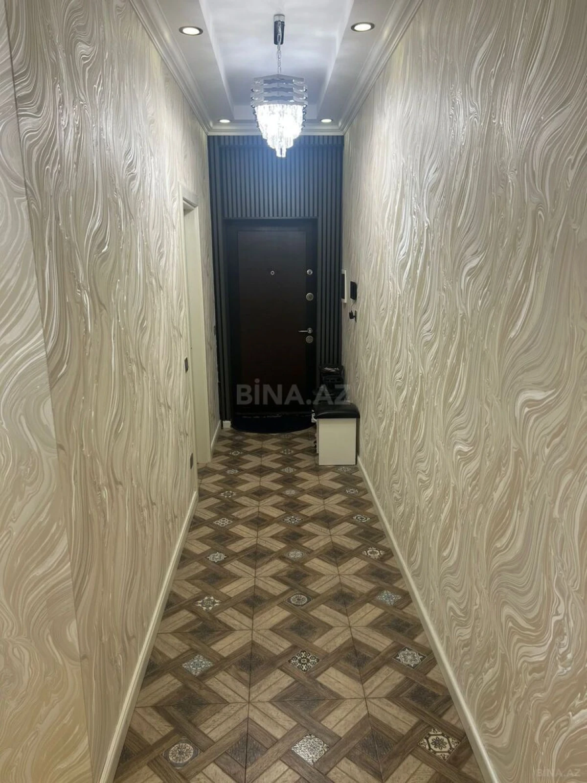 Satılır 4 otaqlı mənzil 165 m²