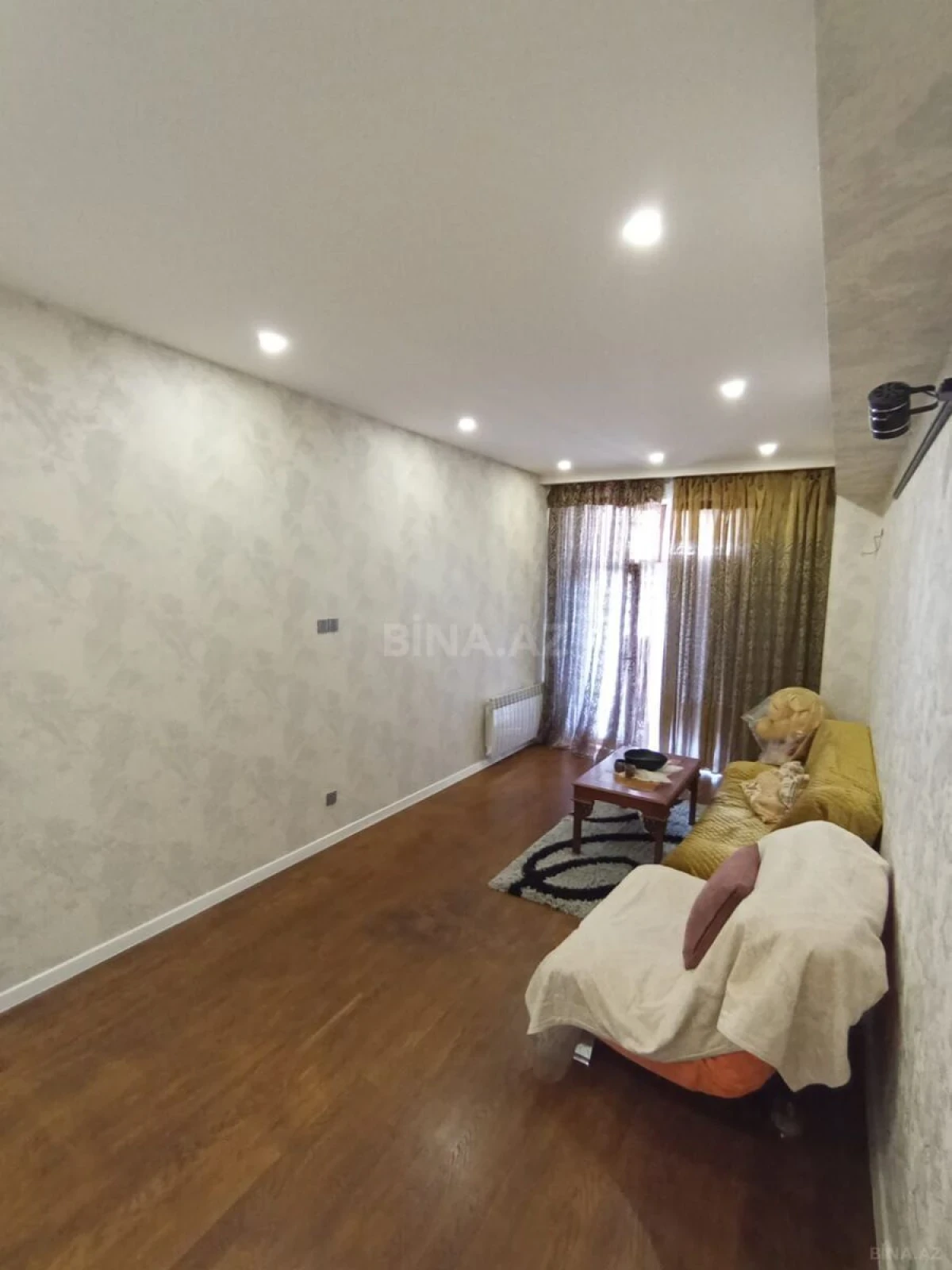 Satılır 4 otaqlı mənzil 165 m²