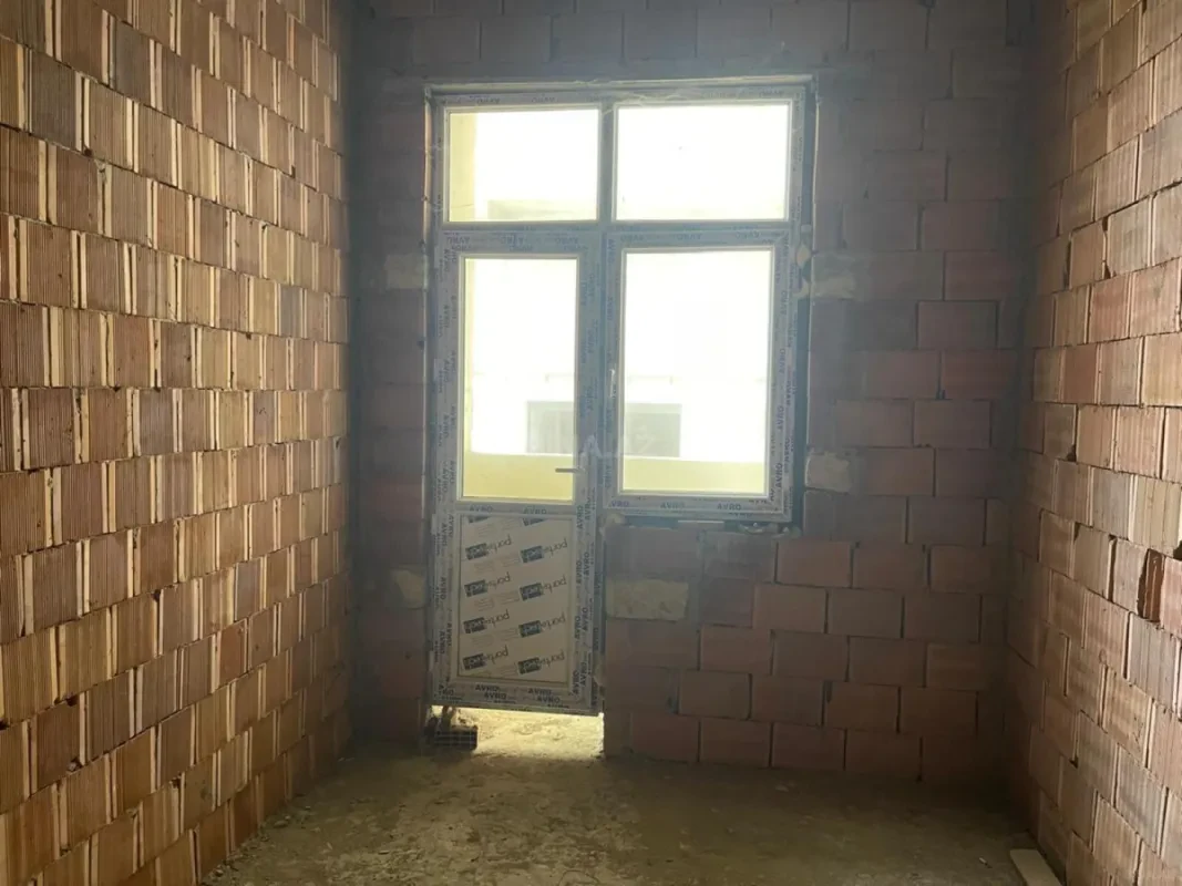 Satılır 2 otaqlı mənzil 82 m²