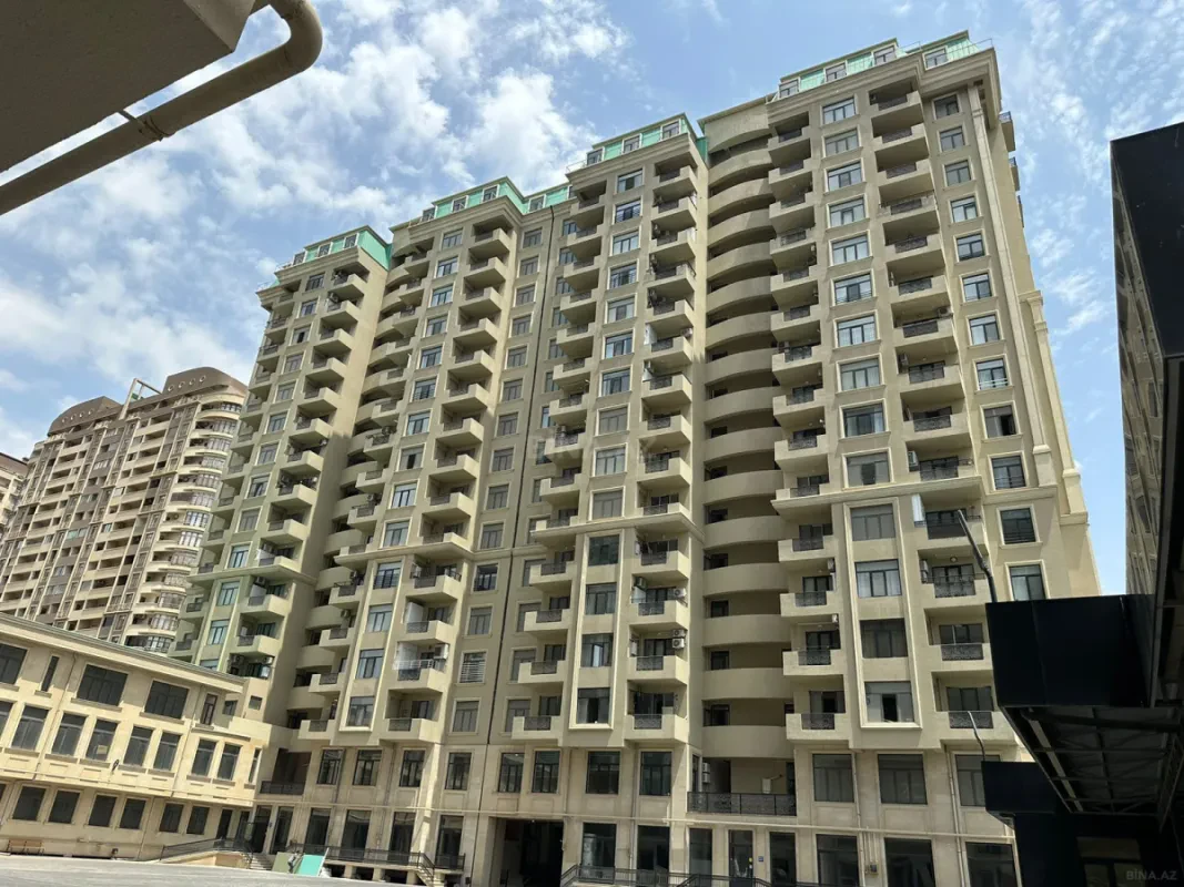Satılır 2 otaqlı mənzil 82 m²