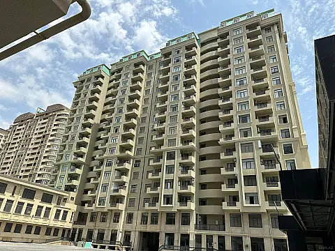 Satılır 2 otaqlı mənzil 82 m²