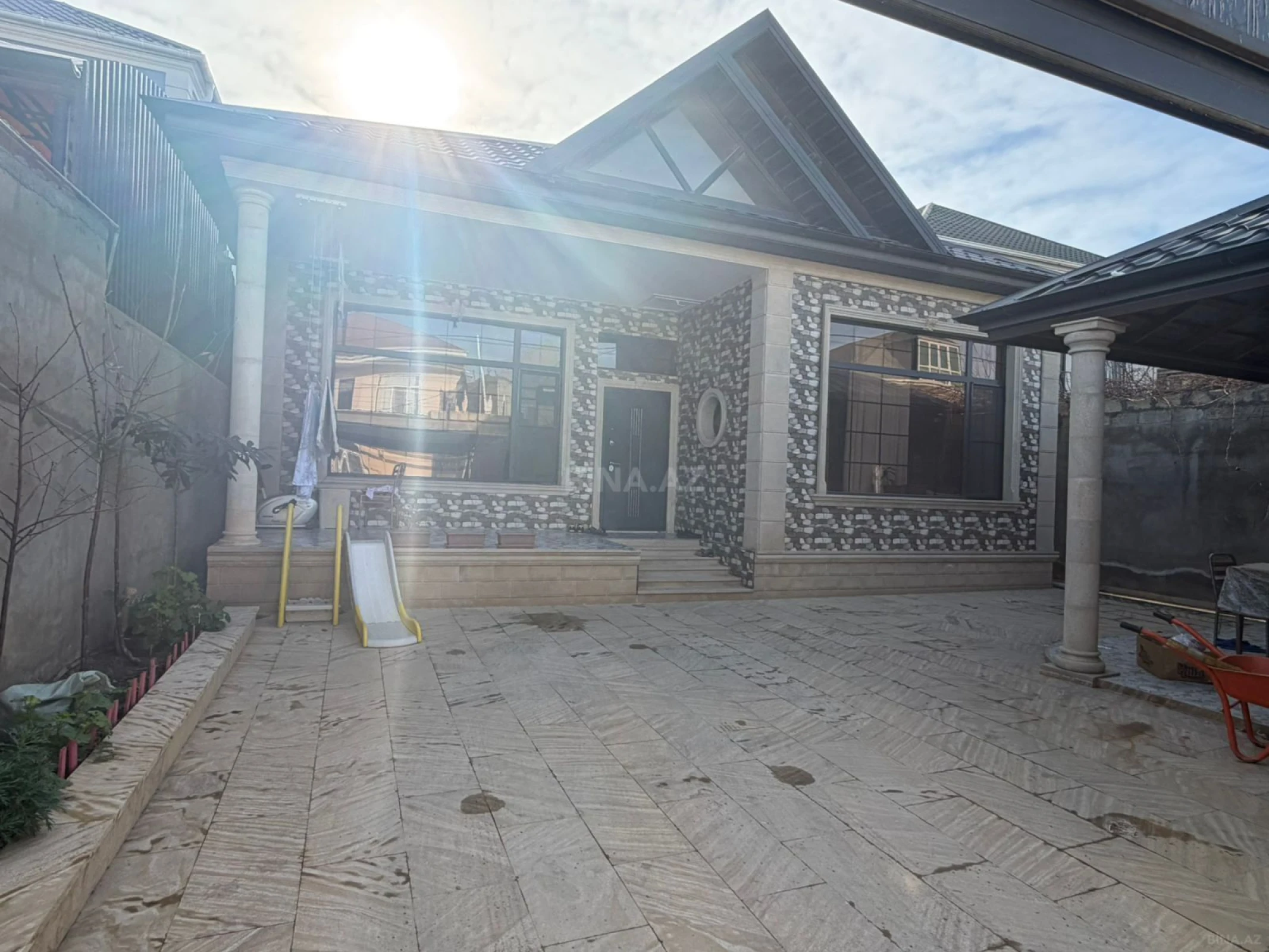 Satılır 4 otaqlı həyət evi 180 m²