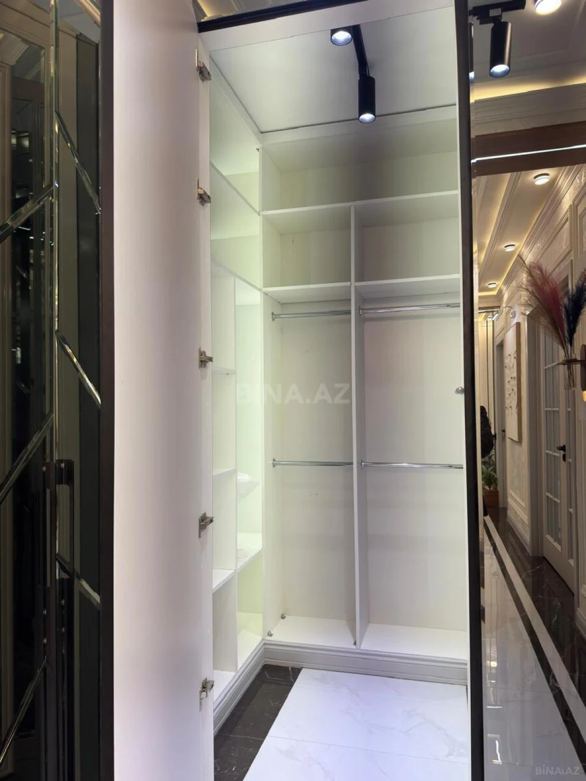 Satılır 3 otaqlı mənzil 165 m²