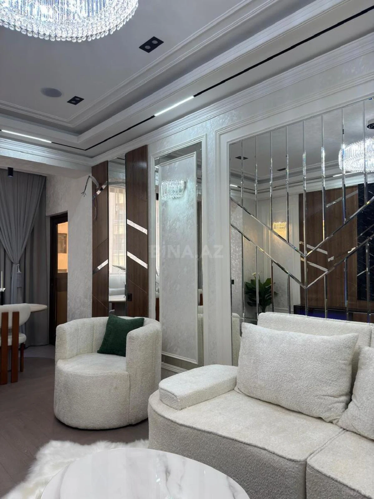 Satılır 3 otaqlı mənzil 165 m²