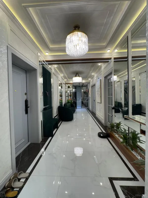 Satılır 3 otaqlı mənzil 165 m²