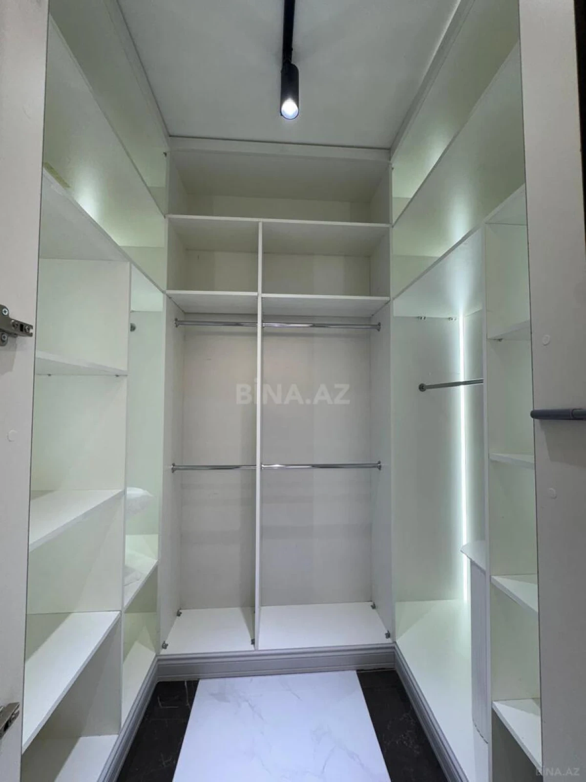 Satılır 3 otaqlı mənzil 165 m²