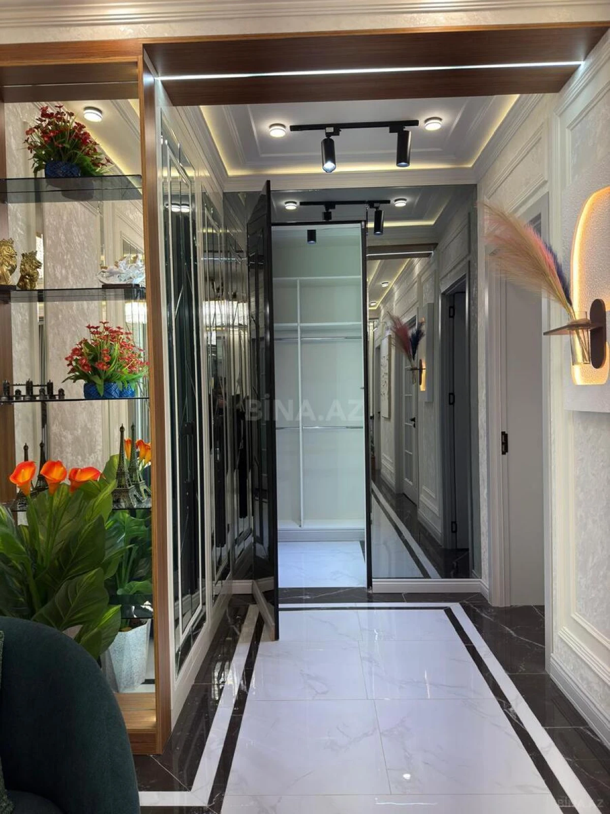 Satılır 3 otaqlı mənzil 165 m²