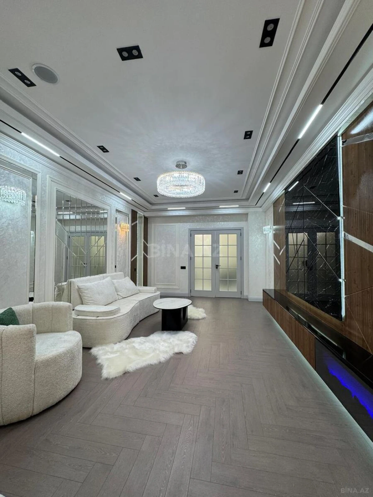 Satılır 3 otaqlı mənzil 165 m²