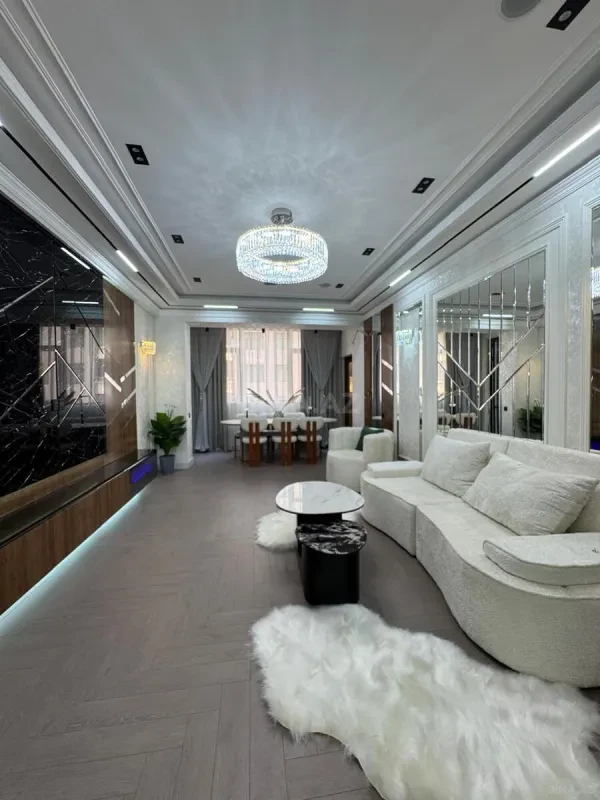 Satılır 3 otaqlı mənzil 165 m²
