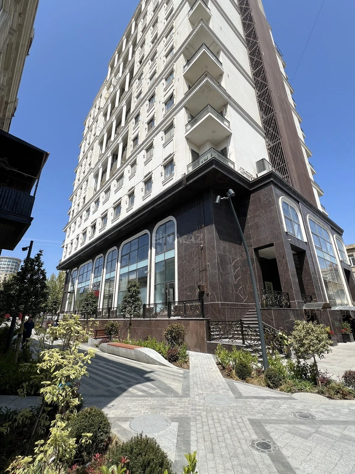 Satılır 3 otaqlı mənzil 185 m²