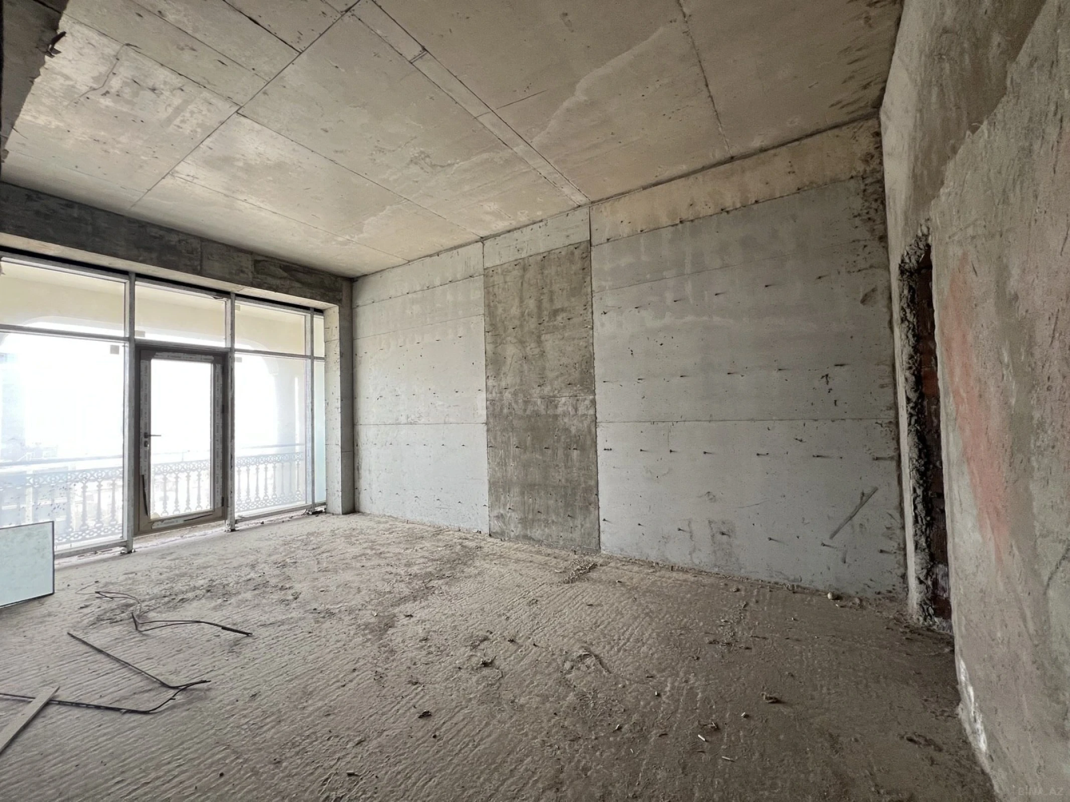 Satılır 3 otaqlı mənzil 185 m²