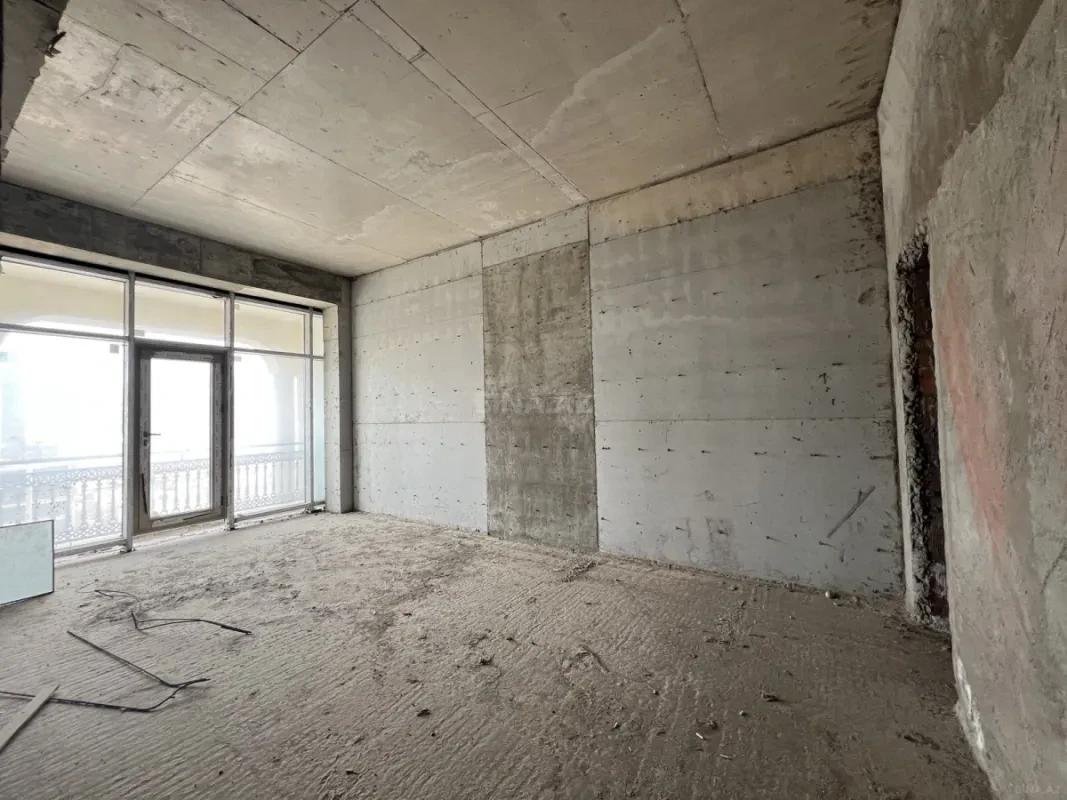 Satılır 3 otaqlı mənzil 185 m²