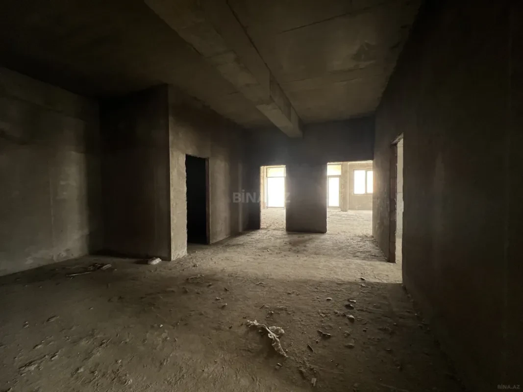 Satılır 3 otaqlı mənzil 185 m²