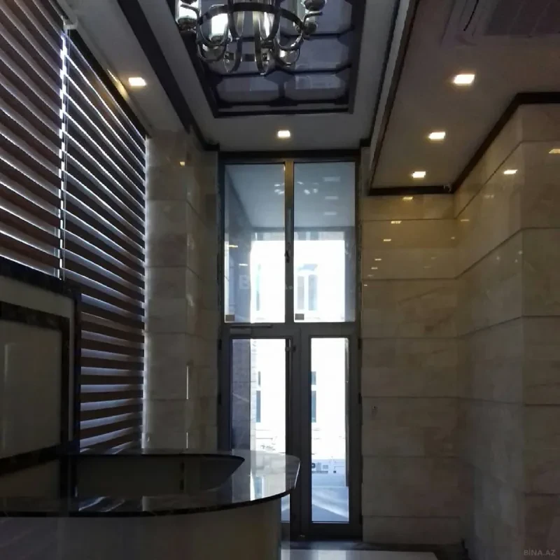 Satılır 3 otaqlı mənzil 185 m²