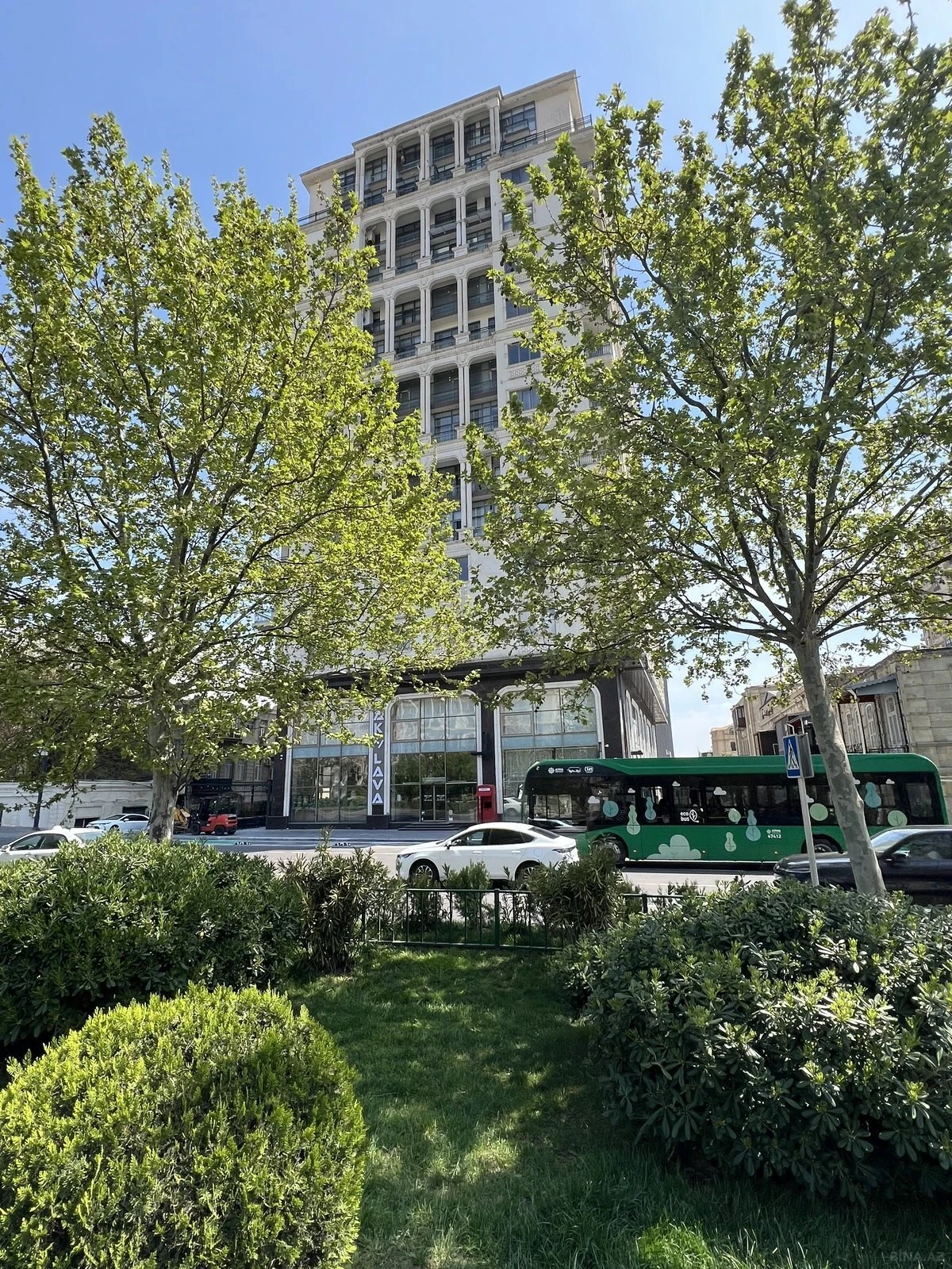 Satılır 3 otaqlı mənzil 185 m²
