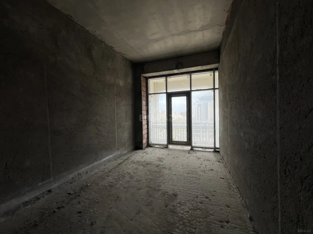 Satılır 3 otaqlı mənzil 185 m²