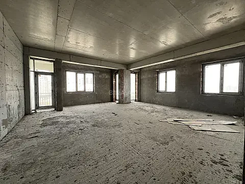 Satılır 3 otaqlı mənzil 185 m²