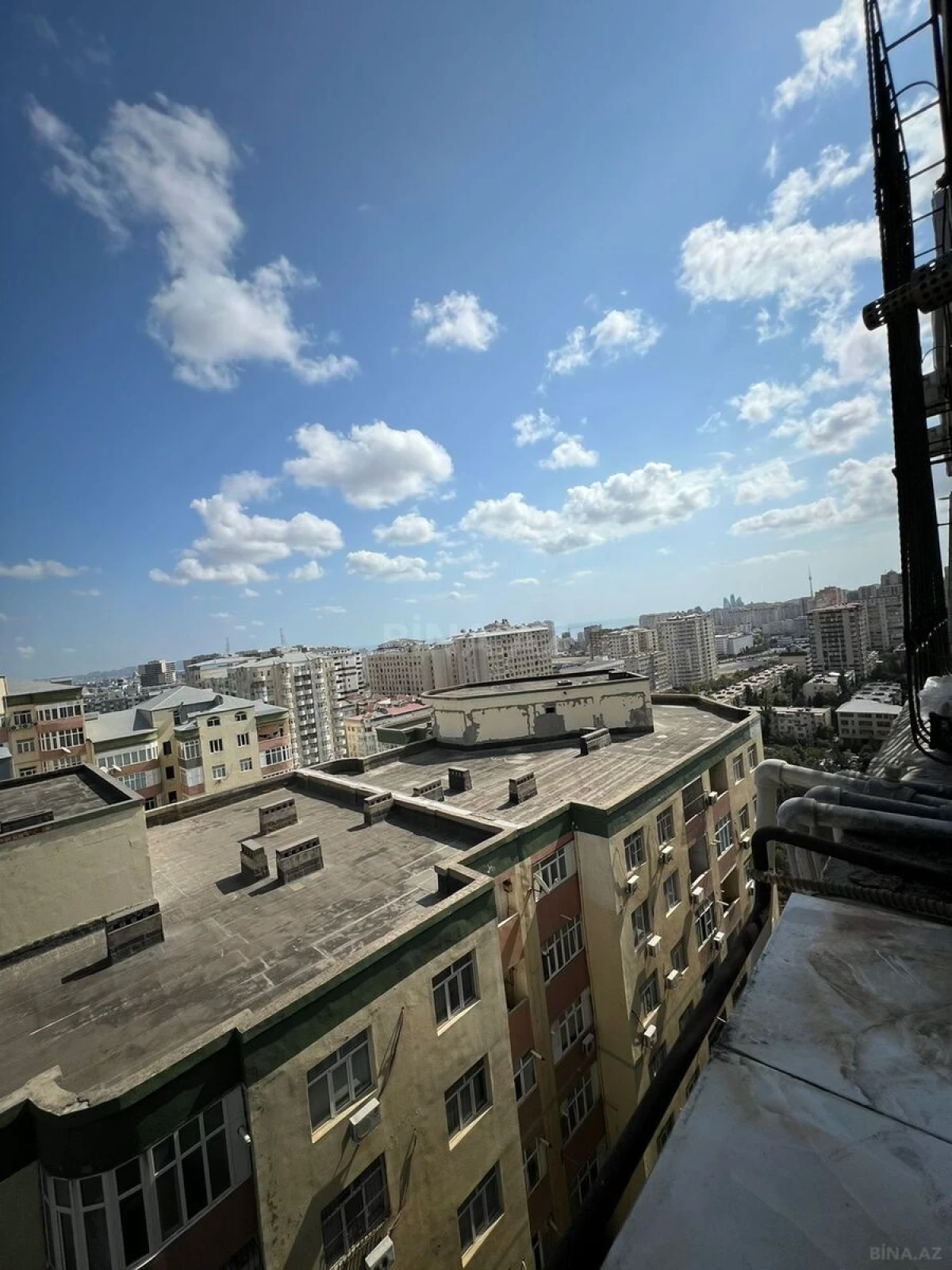 Satılır 2 otaqlı mənzil 105 m²