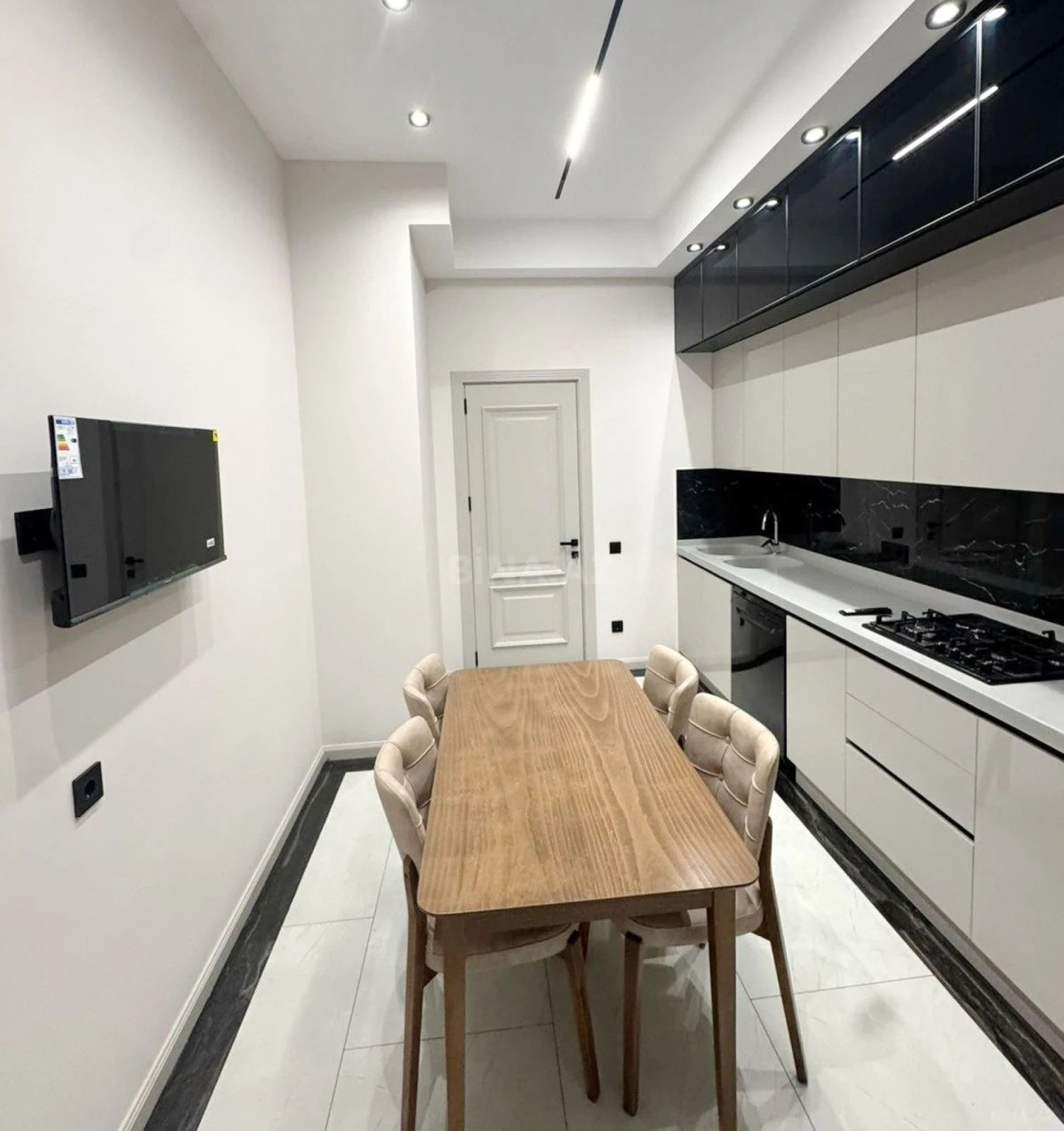 Kirayə verilir 3 otaqlı mənzil 130 m²