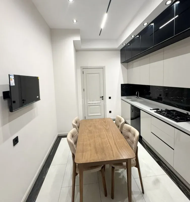 Kirayə verilir 3 otaqlı mənzil 130 m²