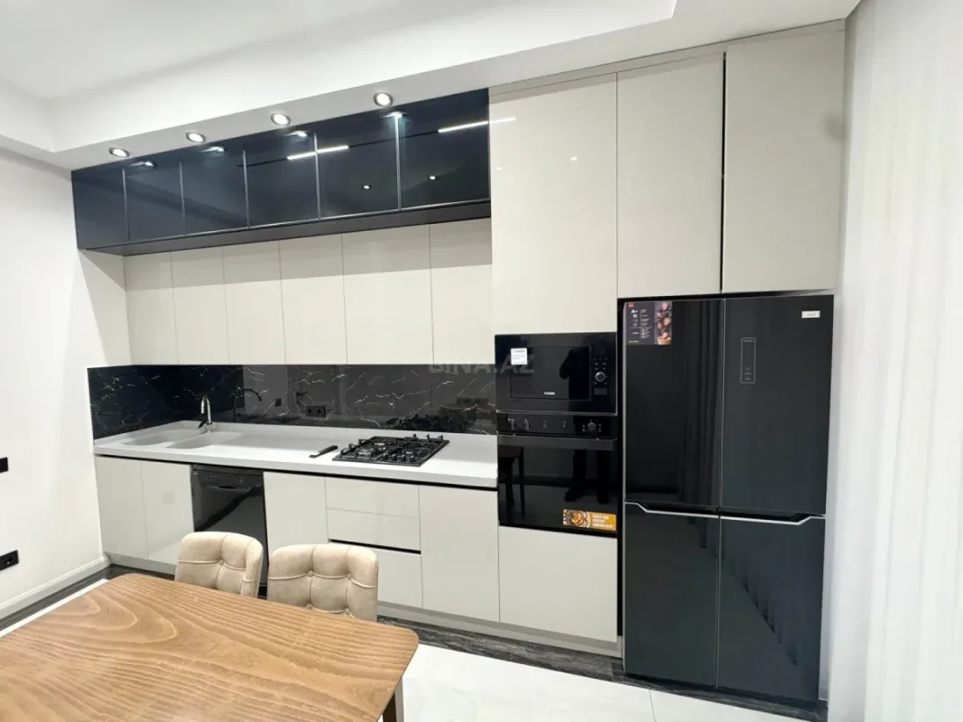 Kirayə verilir 3 otaqlı mənzil 130 m²