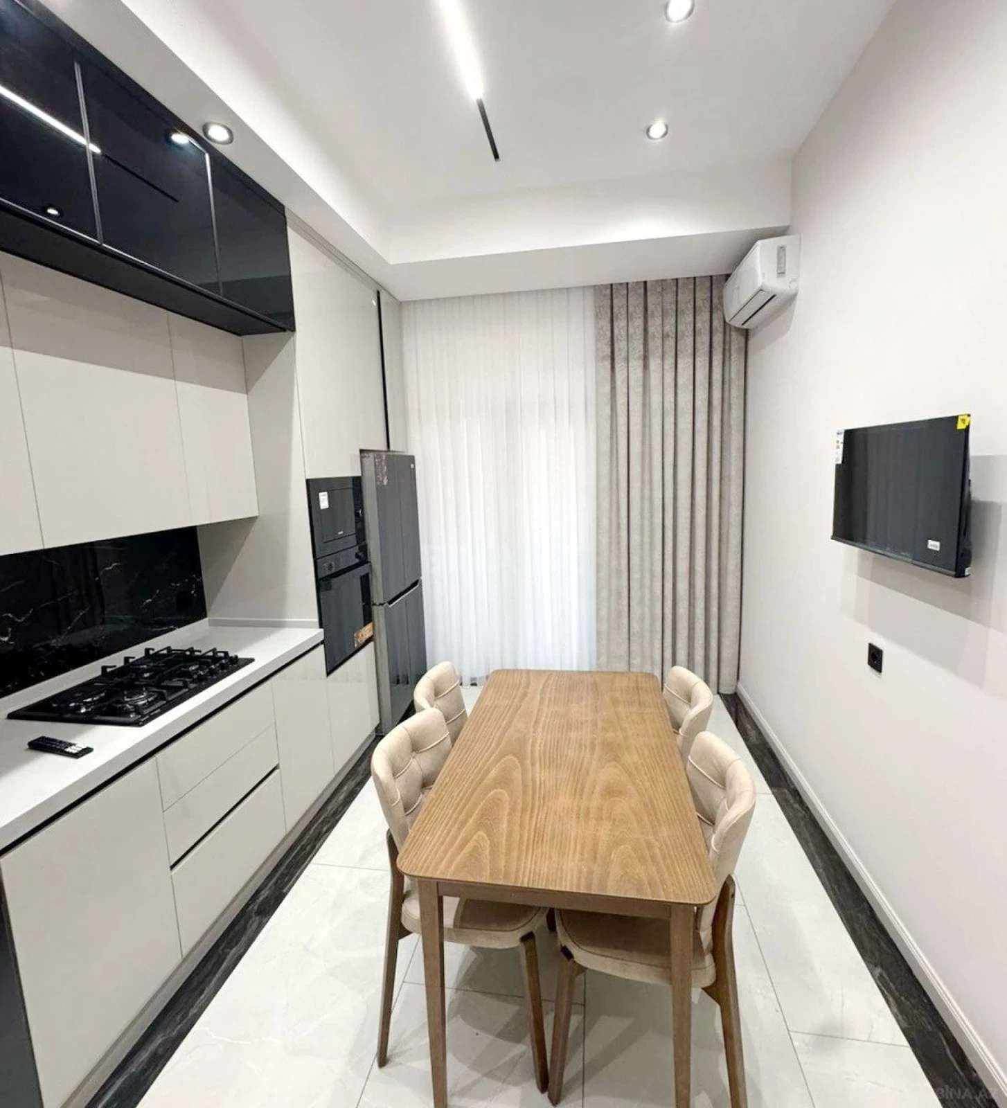 Kirayə verilir 3 otaqlı mənzil 130 m²