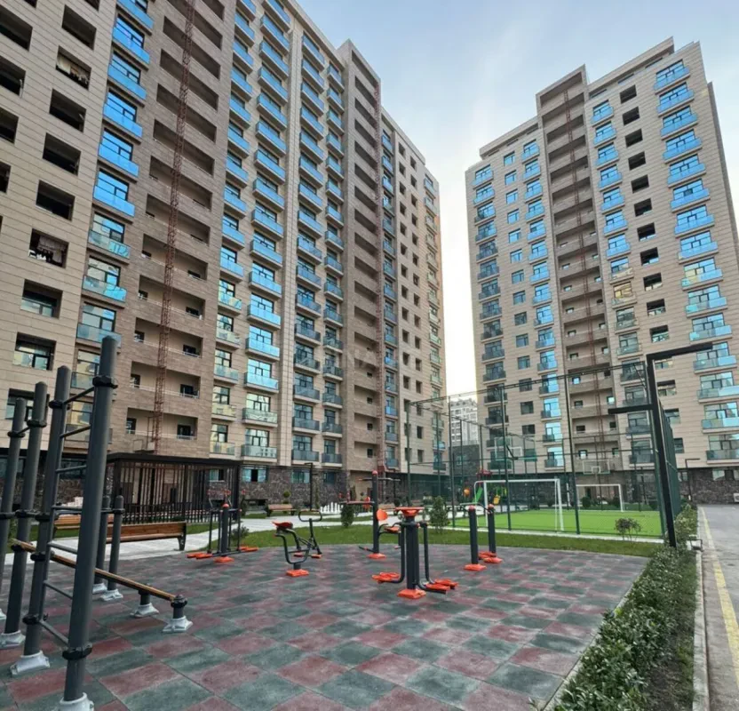 Kirayə verilir 3 otaqlı mənzil 130 m²
