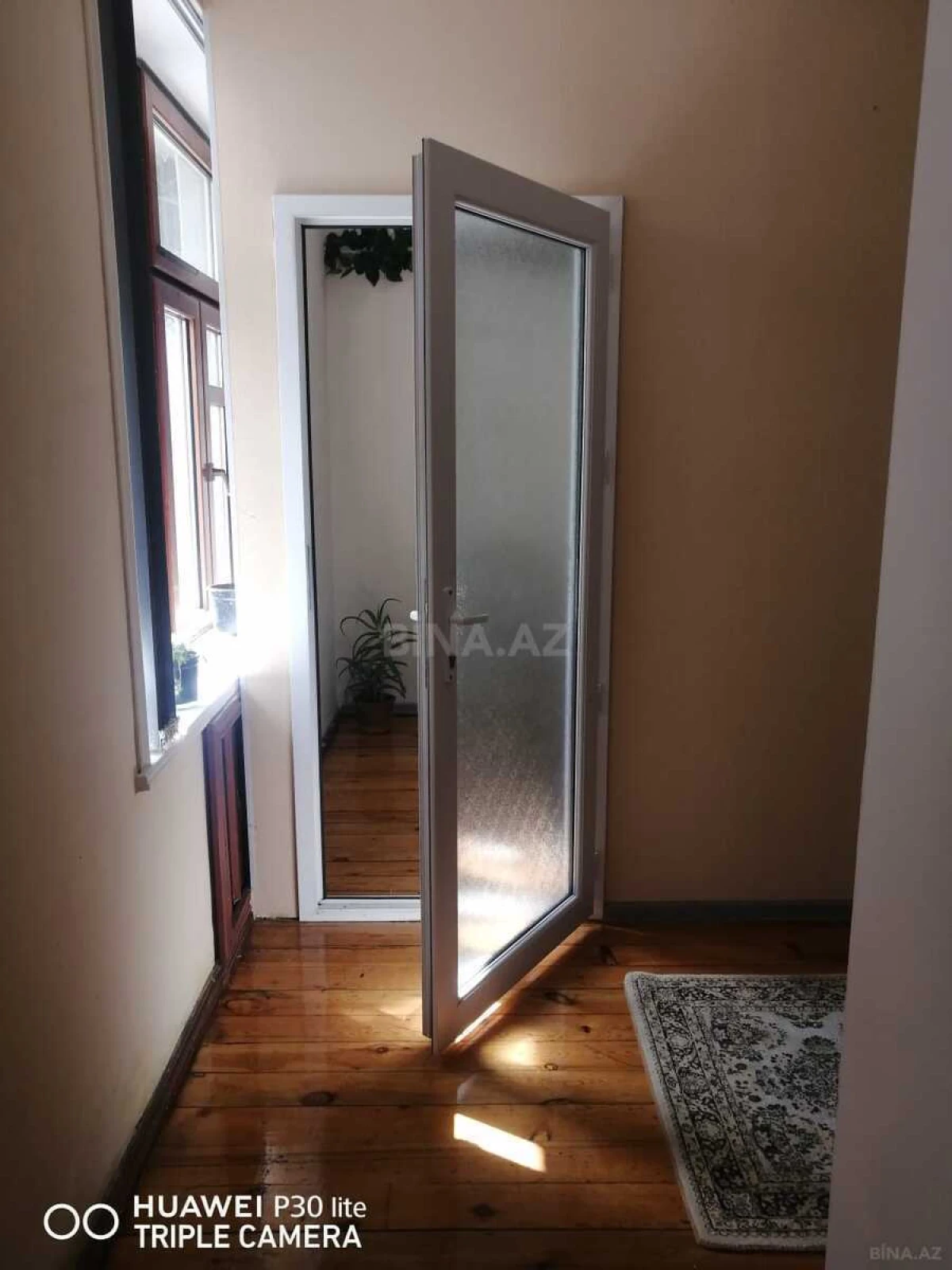 Satılır 10 otaqlı həyət evi 300 m²
