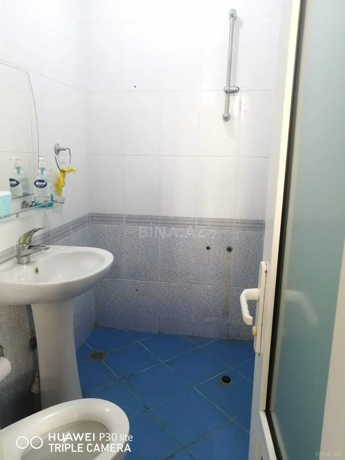 Satılır 10 otaqlı həyət evi 300 m²