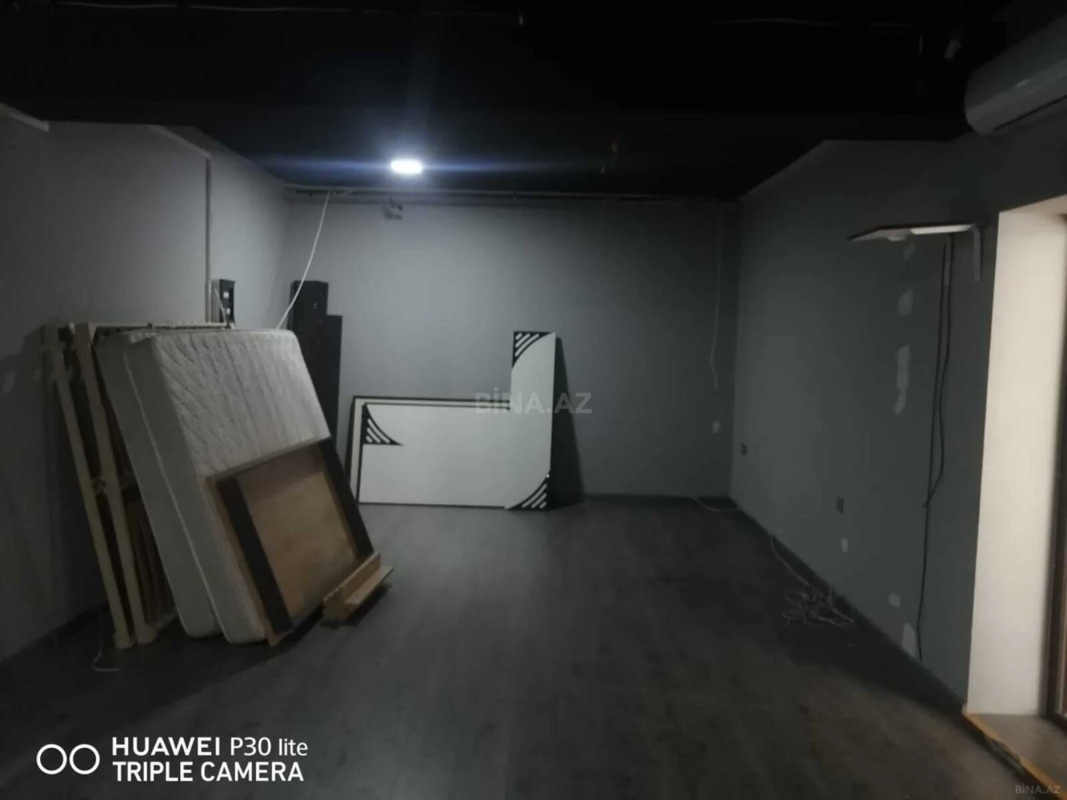 Satılır 10 otaqlı həyət evi 300 m²