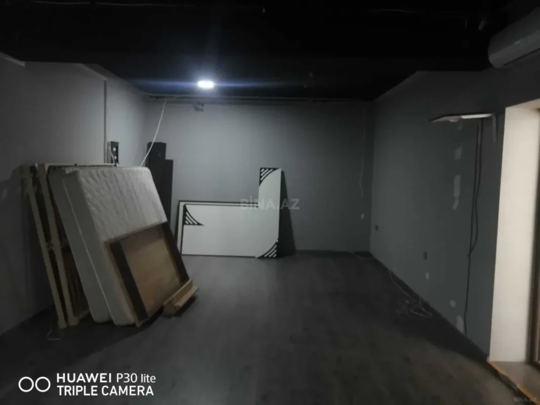 Satılır 10 otaqlı həyət evi 300 m²