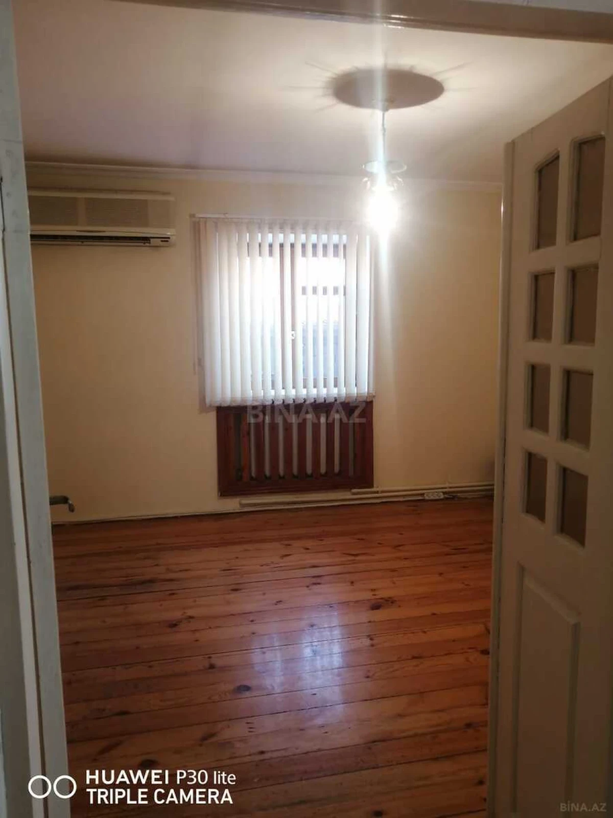 Satılır 10 otaqlı həyət evi 300 m²