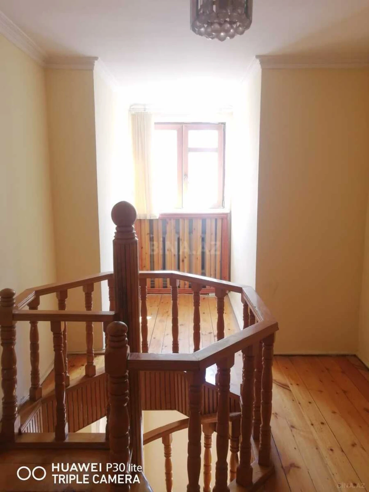 Satılır 10 otaqlı həyət evi 300 m²