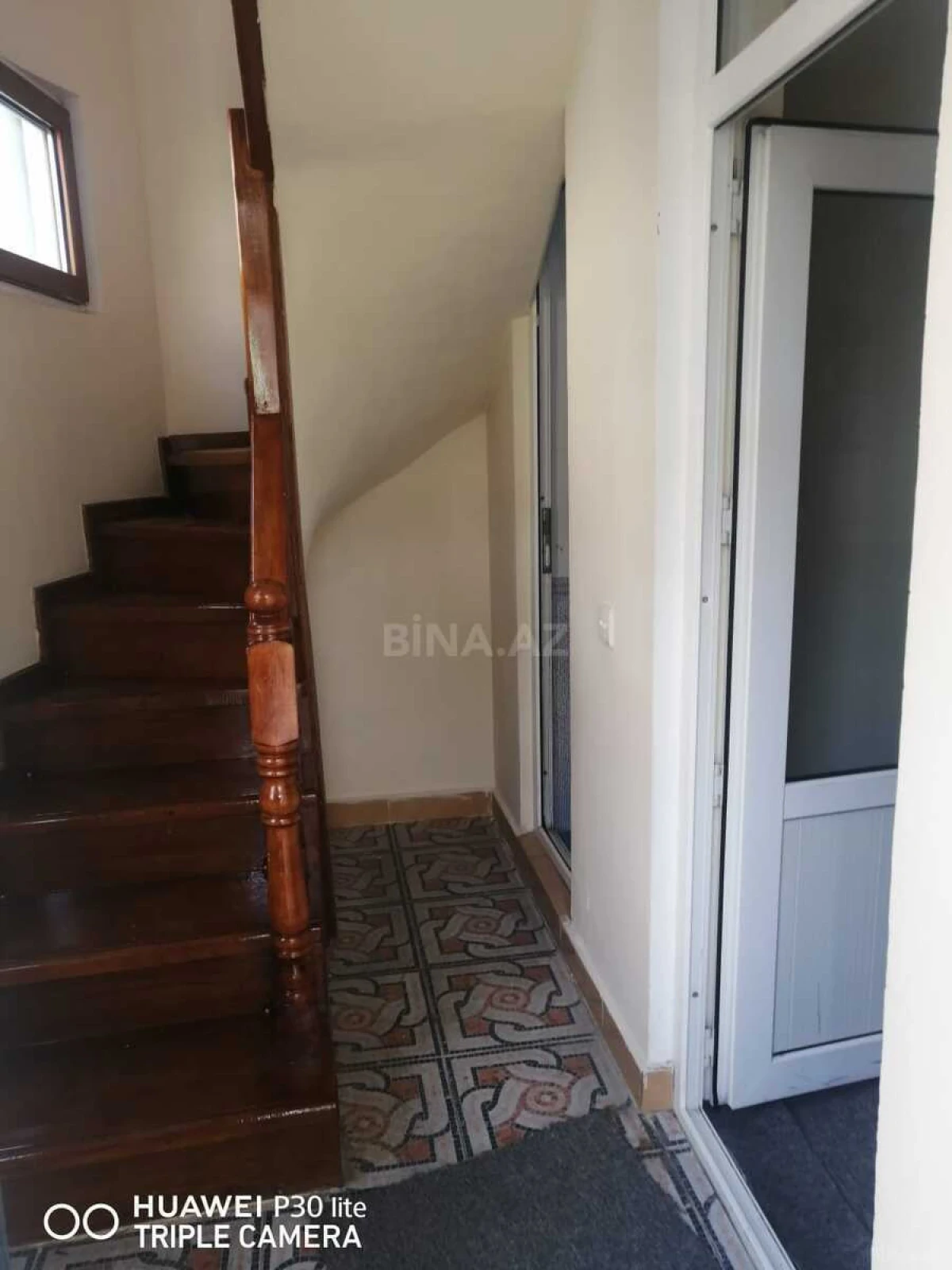 Satılır 10 otaqlı həyət evi 300 m²