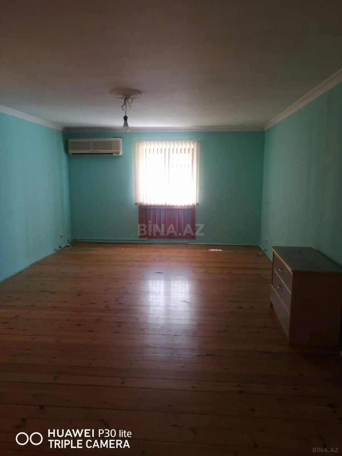 Satılır 10 otaqlı həyət evi 300 m²