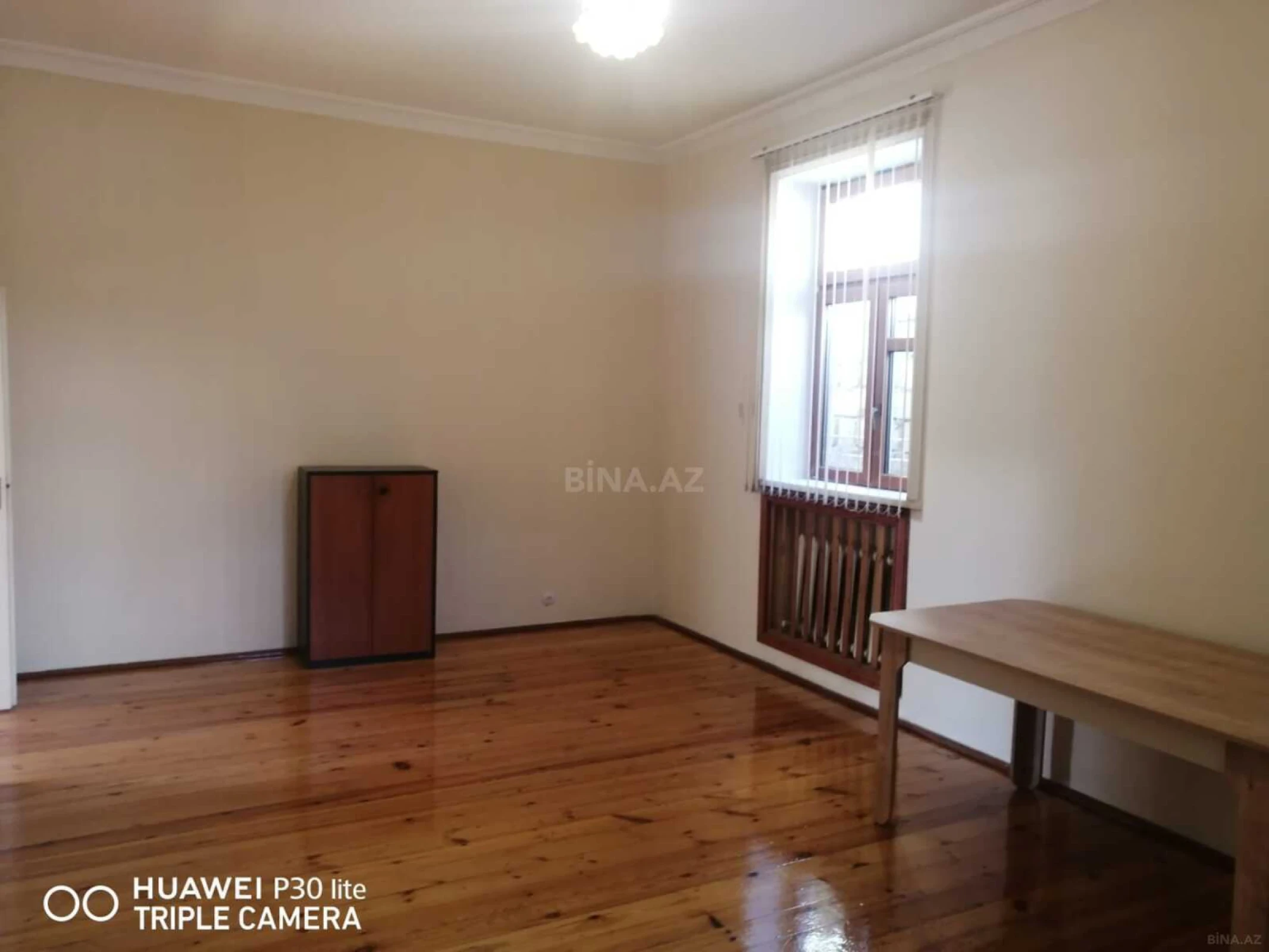 Satılır 10 otaqlı həyət evi 300 m²