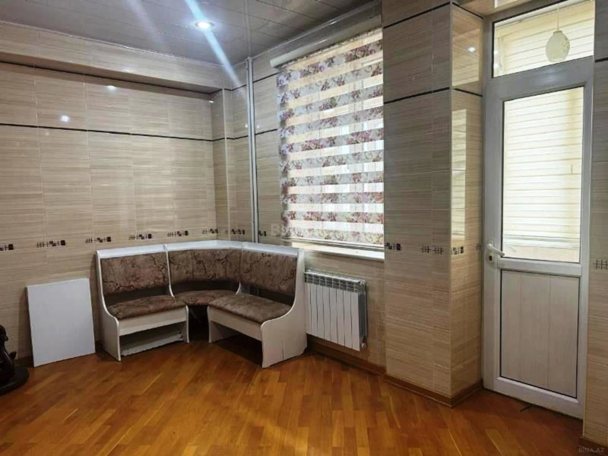 Satılır 2 otaqlı mənzil 92 m²