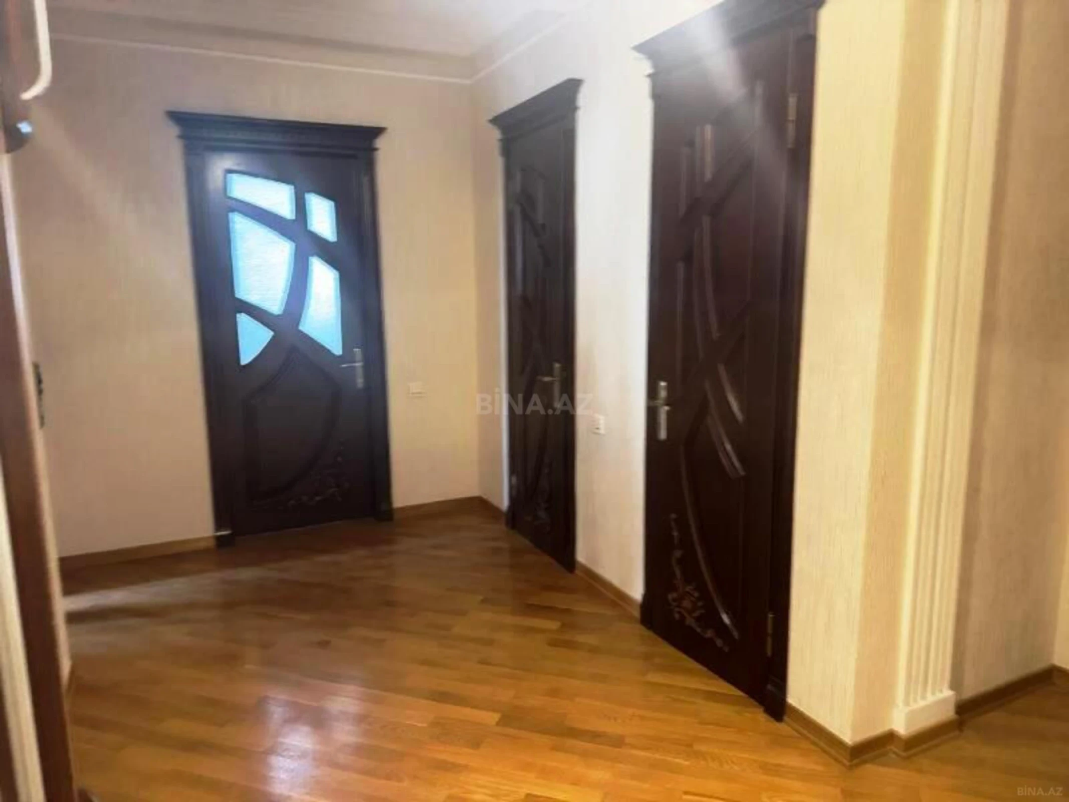 Satılır 2 otaqlı mənzil 92 m²